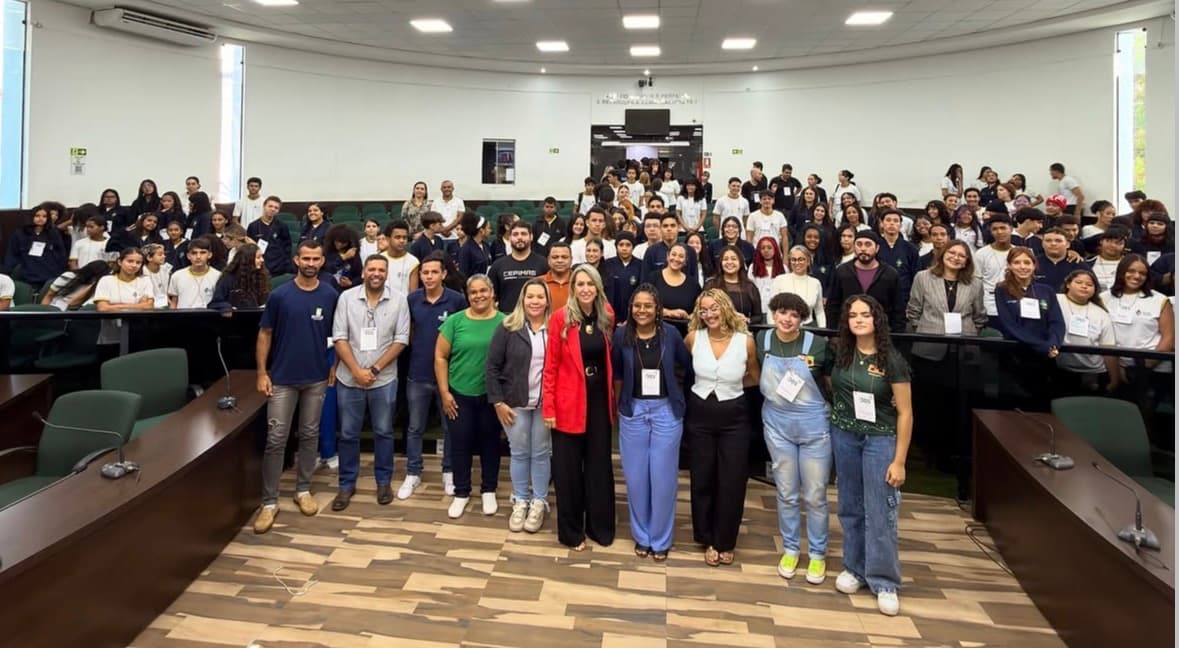 Compromisso com o futuro, com a educação e com o desenvolvimento sustentável de Luziânia.